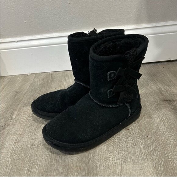 Koolaburra By Ugg Kids Victoria Short Black Bow Snow Winter Boots Girls Size 2 - Picture 1 of 7
